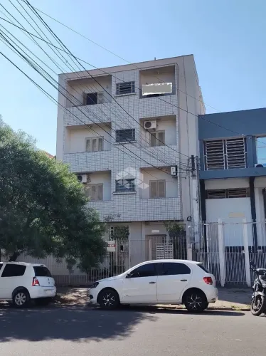 1 dormitório, reformado, desocupado próximo a Cristóvão Colombo. Condomínio baixo.