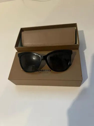 Oculos de Som Burberry Feminino - Novo (usado duas vezes)
