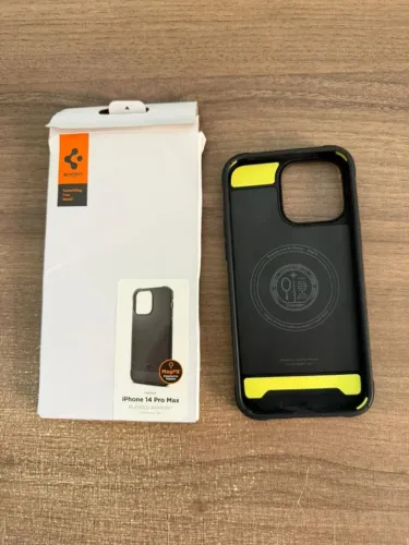 Capa Spigen Rugged Armor com Magsafe - IPhone 14 Pro Max