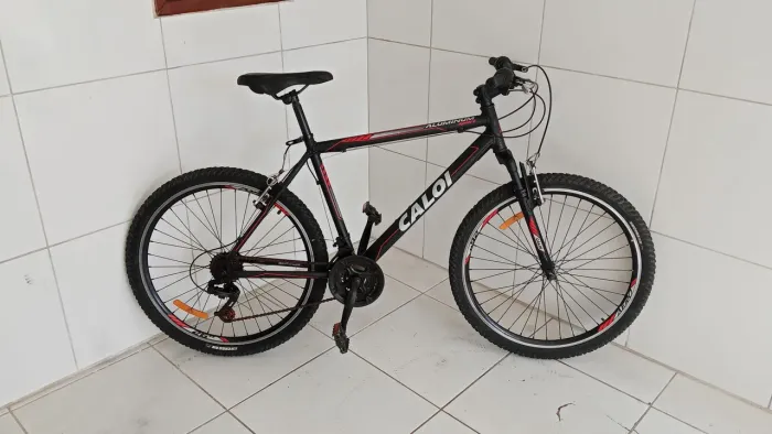 Vendo uma linda bicicleta aro 26 Caloi aluminum com 21 marcha quadro de alumínio 