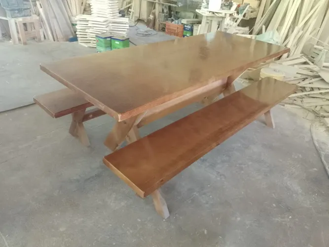 Jogo de mesa naval com dois bancos