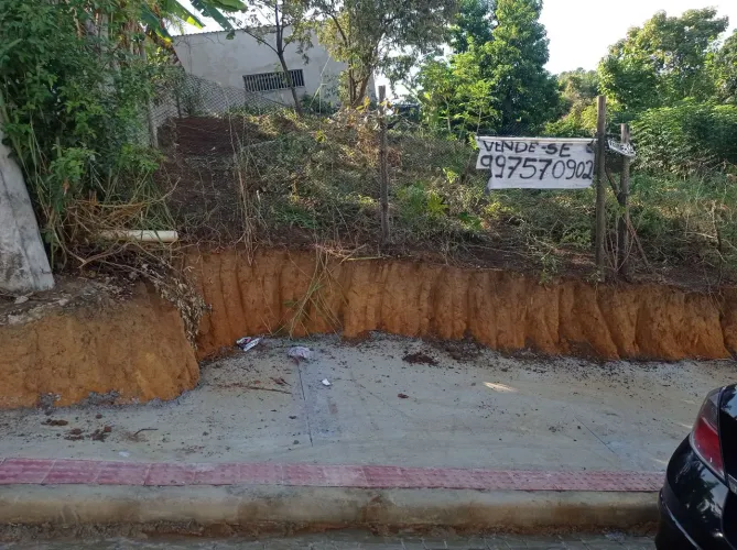 Vendo lote em palmeiras na serra aceito carro.