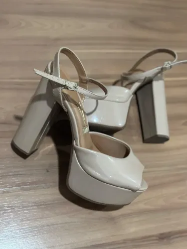 Sandália Plataforma Vizzano Nude Salto Grosso 37/38