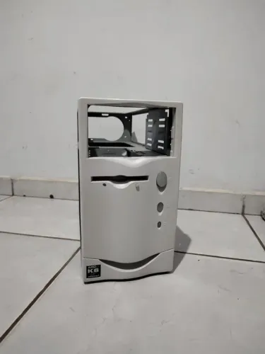 Gabinete antigo AT