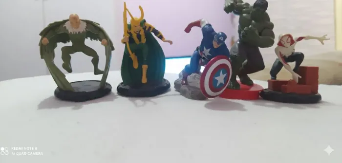 Marvel Universe e Vegeta LEIA O ANÚNCIO ESSE PREÇO É DE TODOS, VENDO SEPARADO 