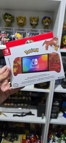 Controle HORI Split Pad Pro Pikachu & Charizard, para Nintendo Switch NSW-413U
