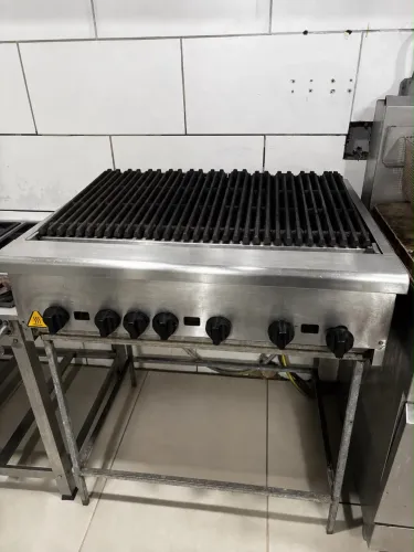 Char broiler Grill Venâncio 90cm com cavalete