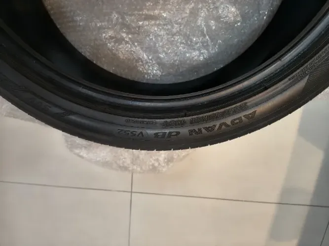 Pneu Yokohama ADVAN DB V552 - Aro 21 - Usado