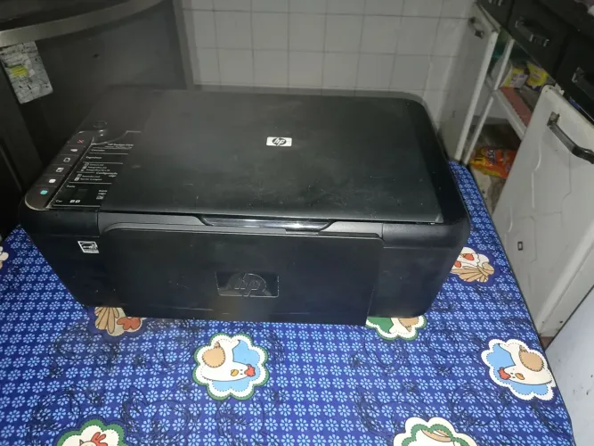 Vendo impressora HP Deskjet F4480, pouco usada com parte interna e carcaça inteira.