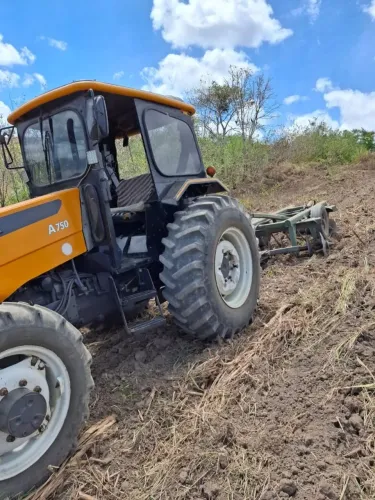 Vendo Trator Valtra A750 