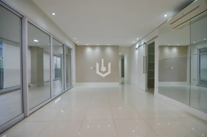 Apartamento de 138m² com 4 Dormitórios à Venda na Chácara Santo Antônio
