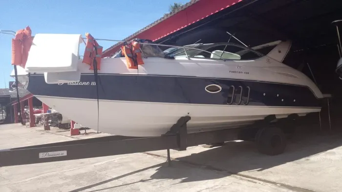 Phantom 29 pés 1 motor diesel 270hp
