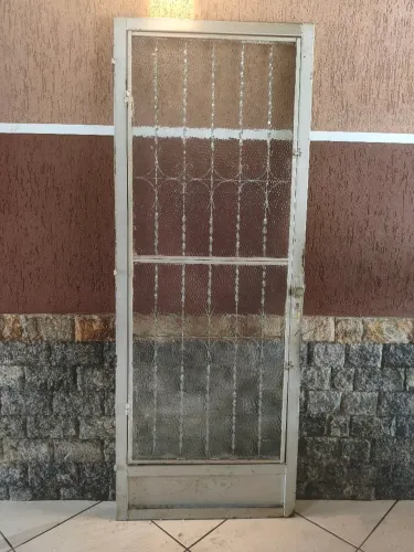 Porta de ferro com vidro