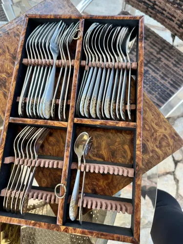 Faqueiro de inox banhando a ouro 