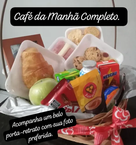 Café da manhã completo com porta-retrato