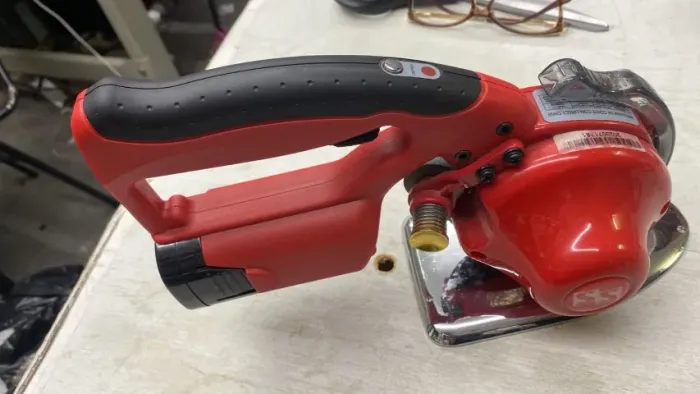 Vendo Máquina de Cortar Tecido Semi nova, sem fio Directdrive, com duas baterias Sunspecia