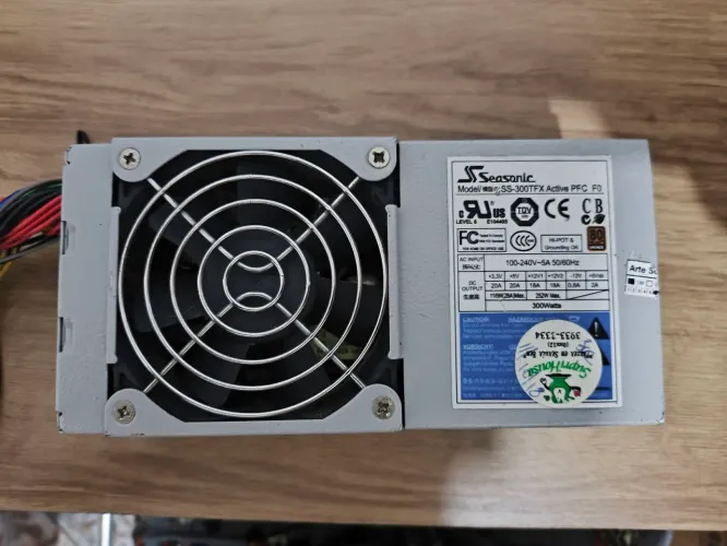 Fonte seasonic 300w 80plus e pfc ativo