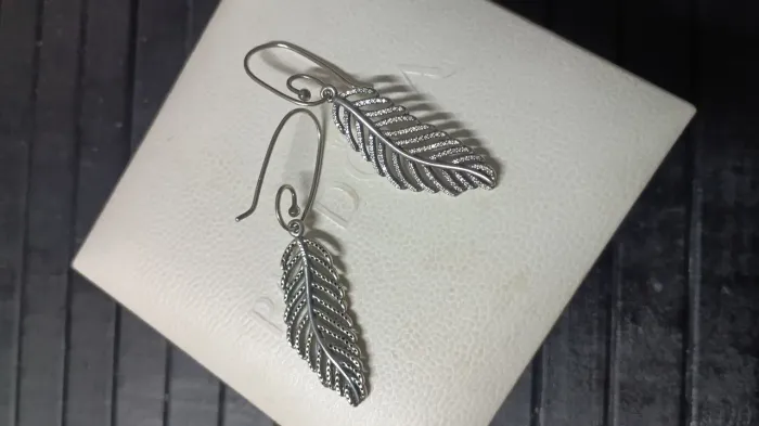  brinco Pandora Pendente Plumas em prata com zircônias cúbicas transparentes. 