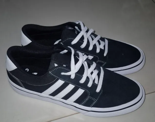 Adidas seeley br preto, NOVO