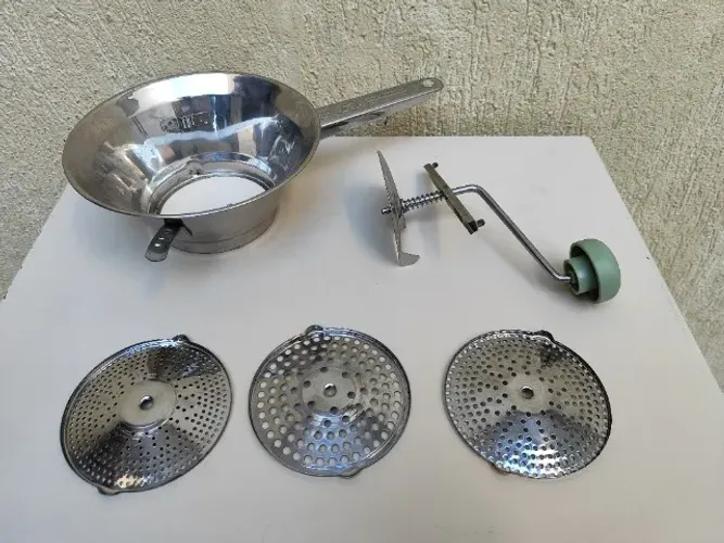 Passador Descascador de Legumes, Vegetais, Verduras Manual Inox ACEA (Com 3 Discos)