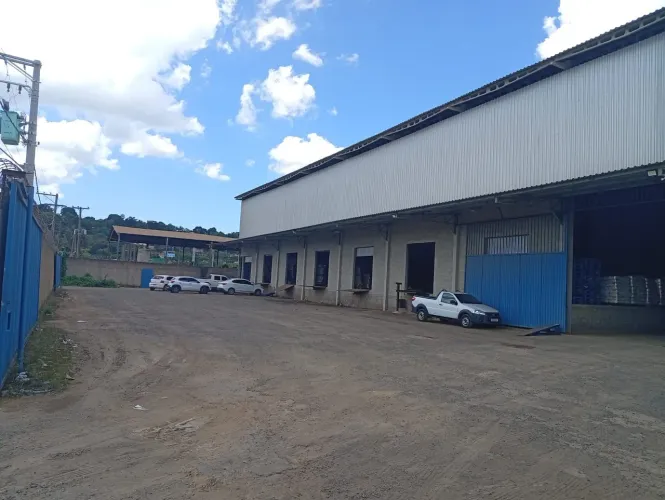 Galpão 1000m, 1200 de área de manobra em porto de Cariacica para alugar 