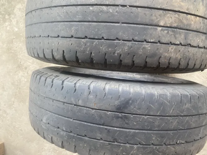 Par pneu 225/75 R16 cargo