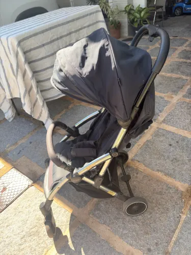 Carrinho de bebê dobrável, tipo guarda chuva. Chicco Goody