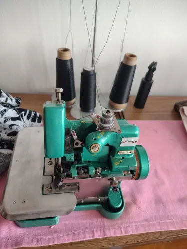 Vendo Máquina de costura Overlock 
