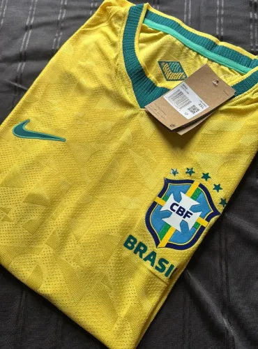 Camisa amarela modelo jogador Brasil 2026