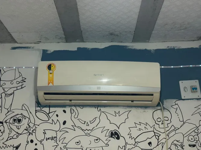 Evaporadora Springer, de 12 mil BTUs