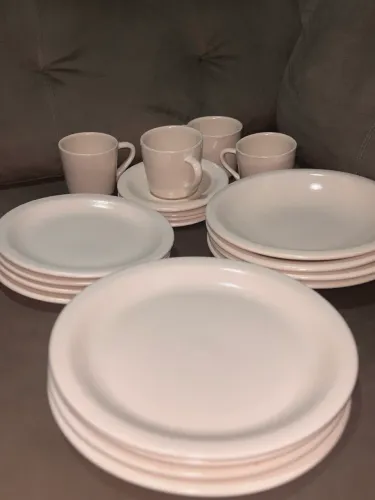 Conjunto de Pratos Novo 