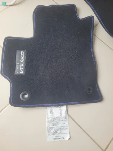 Tapete original do Toyota Corolla Hibrido 2025