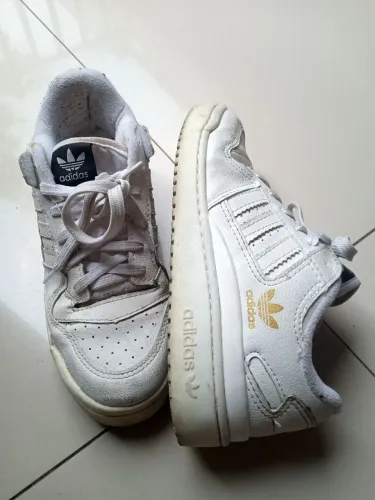 Tênis Adidas tamanho 37