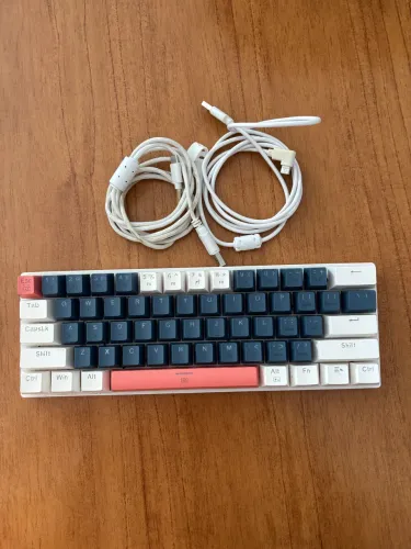 VENDO TECLADO MACHENIKE K500 b61 + MOUSE ATTACK SHARK r1