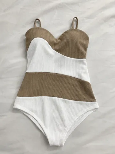 Body bege e branco