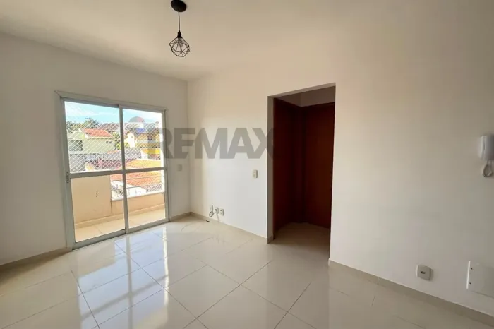 More perto do centro! Apartamento com 2 dormitórios no Jardim Salessi