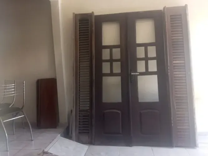 porta de madeira de lei e vidro completa. Negociável!