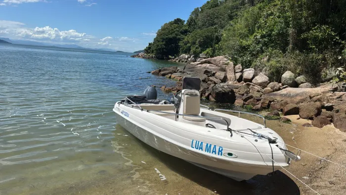 Lancha 17 pés , motor Yamaha 60 4 tempos