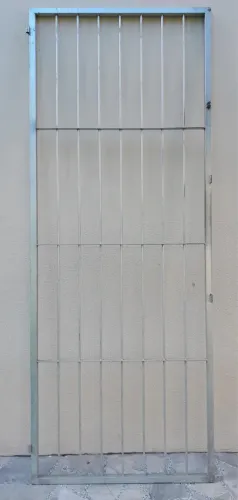 Grade de porta