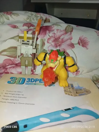 Bonecos de MINECRAFT e boneco de MARIO