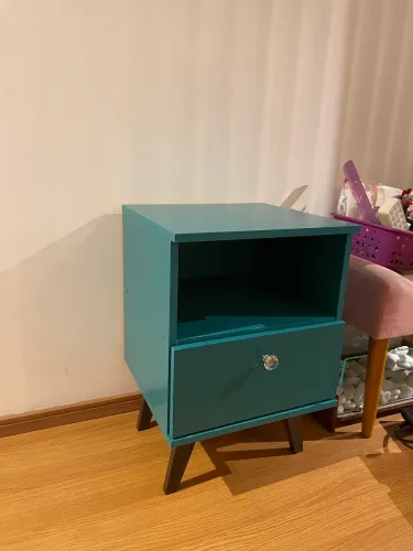 Mesa de Cabeceira azul tiffany 