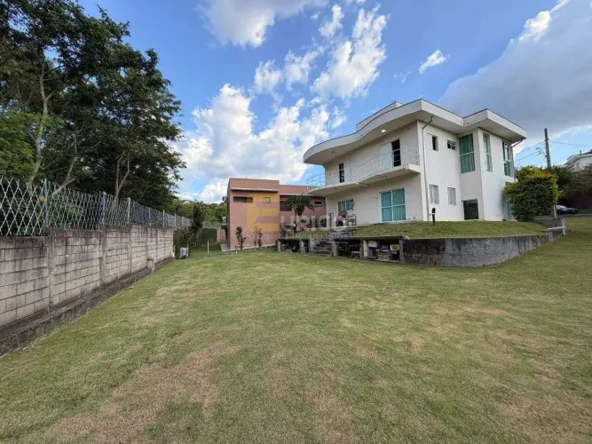 Venda: Casa em Condomínio Villaggio di Verona, Vinhedo/SP 3 suítes, 4 vagas