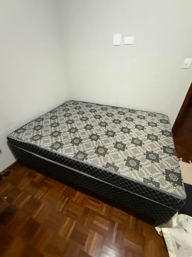 Cama de casal usada
