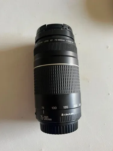 Lente Canon EF 75-300mm f/4-5.6 III - Excelente Estado