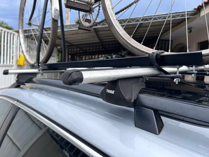 Rack de Teto Thule e 3 Suportes para Bicicleta
