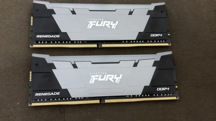 Kingston Fury Renegade RGB 2X8Gb =16GB GB 3600MHZ Zerada