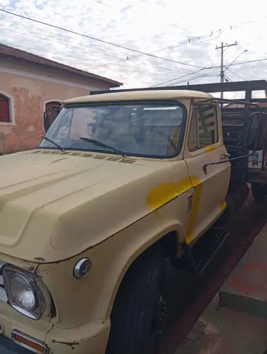 Vendo caminhão ano 74 direcao hidráulica