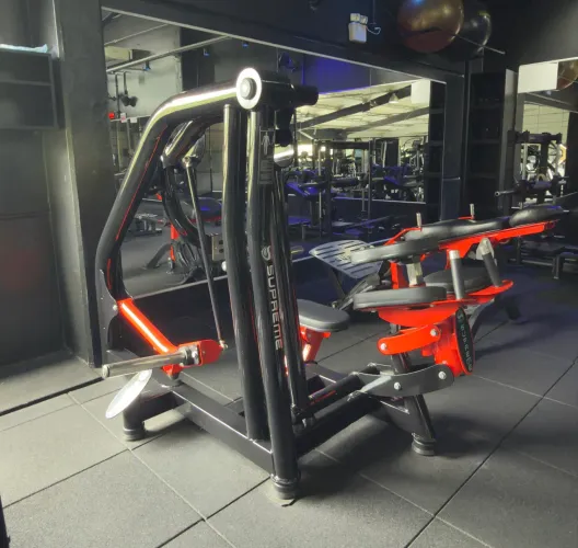 Máquina glúteo 4 apoios articulada