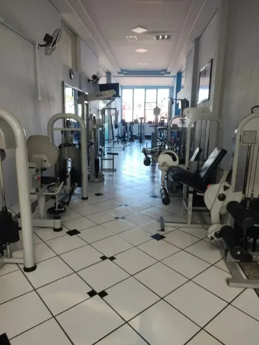 Academia para venda tem 400 metros quadrados em Pinheirinho - Curitiba - PR