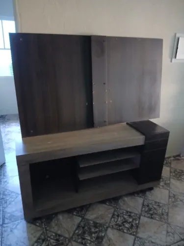 Rack com painel e mesa de centro de sala